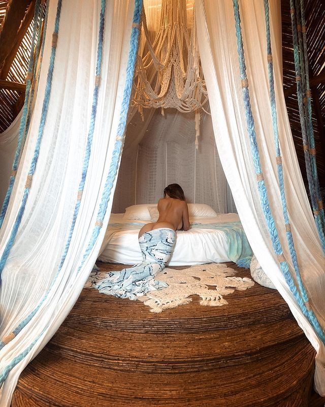 Розкута Демі Роуз оголила пишні груди й сідниці на камеру: інтимні фото 18+ - фото 479353