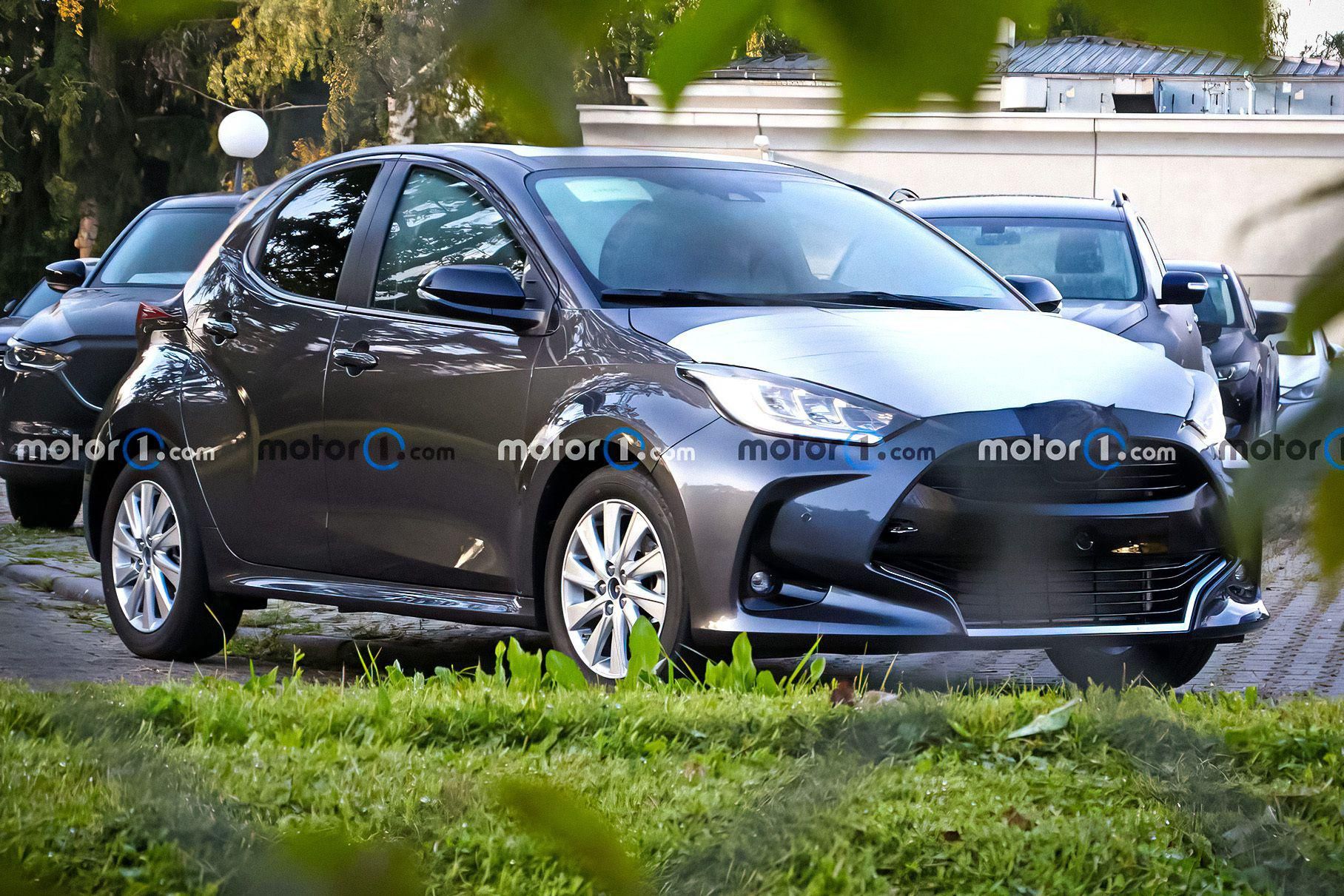 У мережі з'явилися шпигунські фото новенької Mazda2