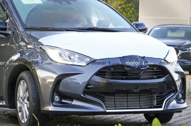 У мережі з'явилися шпигунські фото новенької Mazda2 - фото 479407