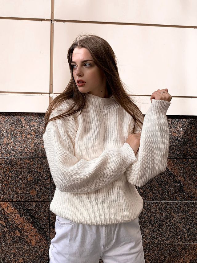 Тепла осінь 2021: найактуальніші светри сезону - фото 479495