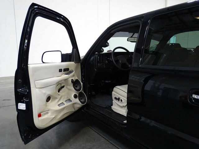 У США продають брутальний шестиколісний пікап Chevrolet Silverado - фото 479607