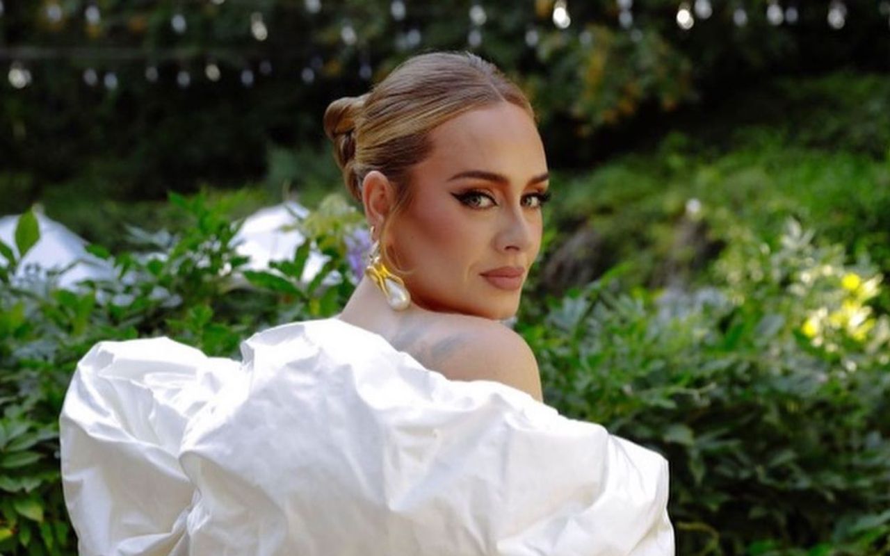 Адель показала тизер нового кліпу Easy On Me - фото 1