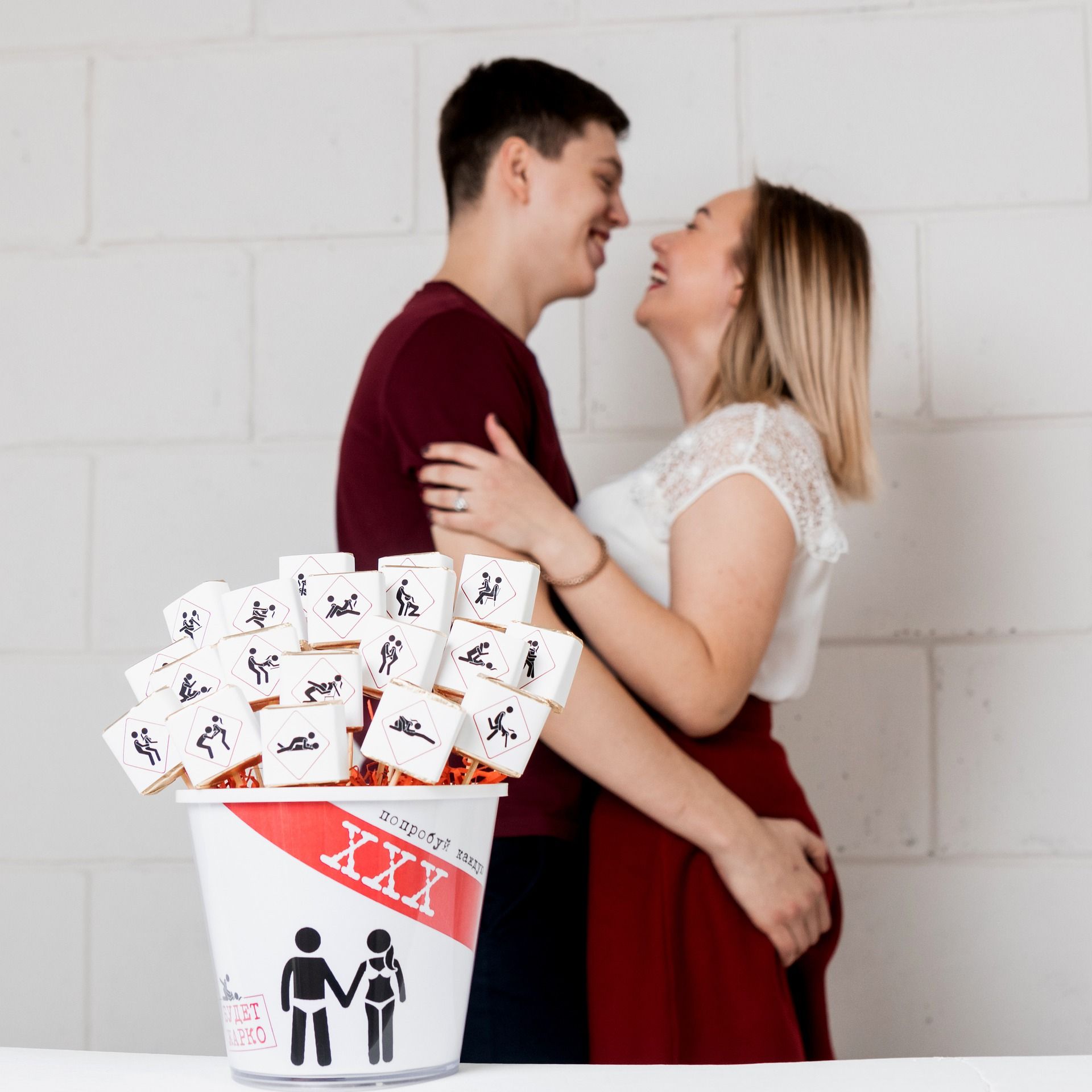 Психолог розповів, що означає фантазія про секс в громадському місці