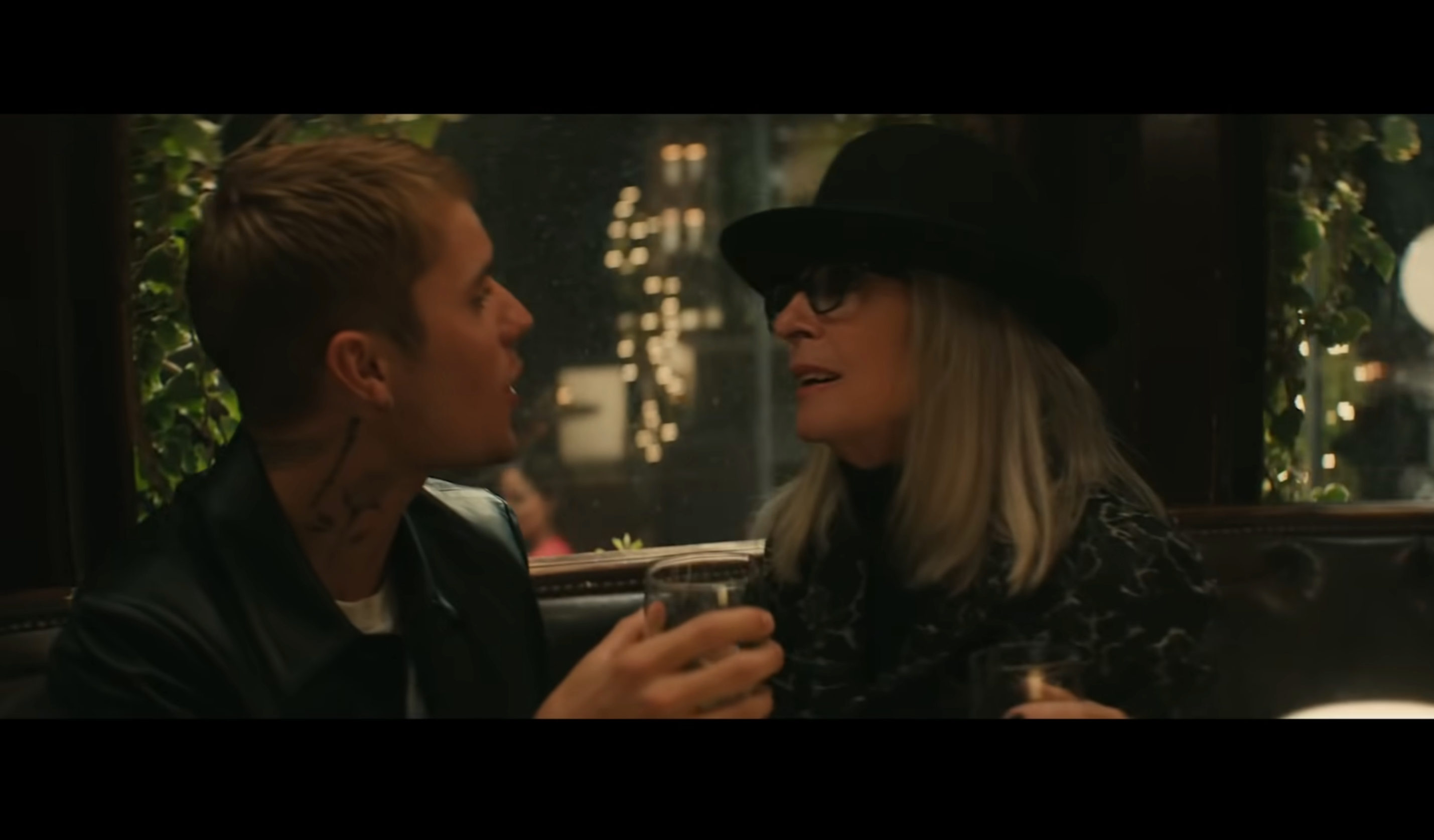 Джастін Бібер представив кліп на пісню Ghost з зіркою серіалу Молодий Папа