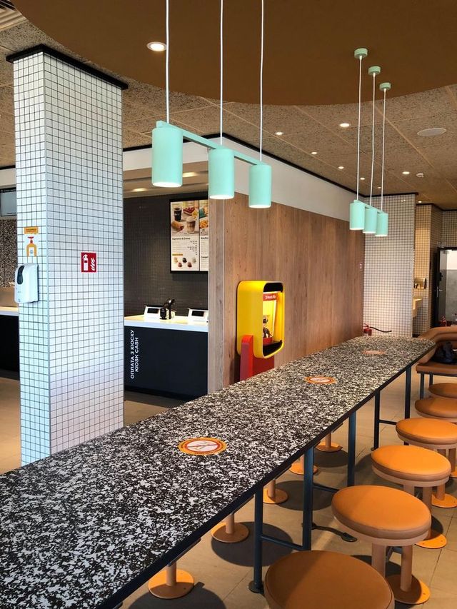 McDonald's відкрив в Україні перший ресторан на трасі: фото - фото 480226