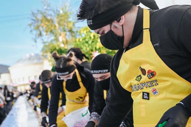 В Україні приготували найбільшу у світі шаурму: фотофакт - фото 480254