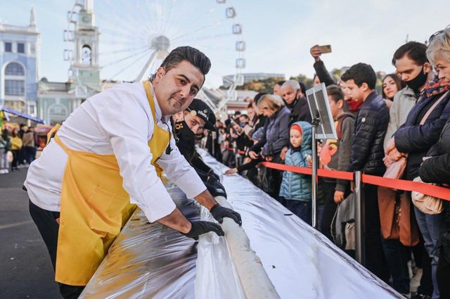 В Україні приготували найбільшу у світі шаурму: фотофакт - фото 480255