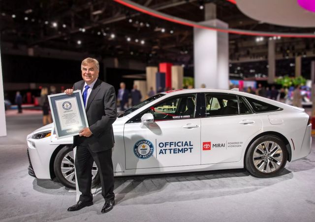 Toyota Mirai потрапила у Книгу Гіннесса, подолавши рекордну відстань на одному заряді - фото 480269