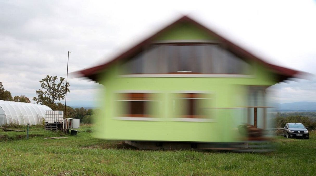 Чоловік побудував для дружини дім, який обертається, аби у неї був різний вид з вікна