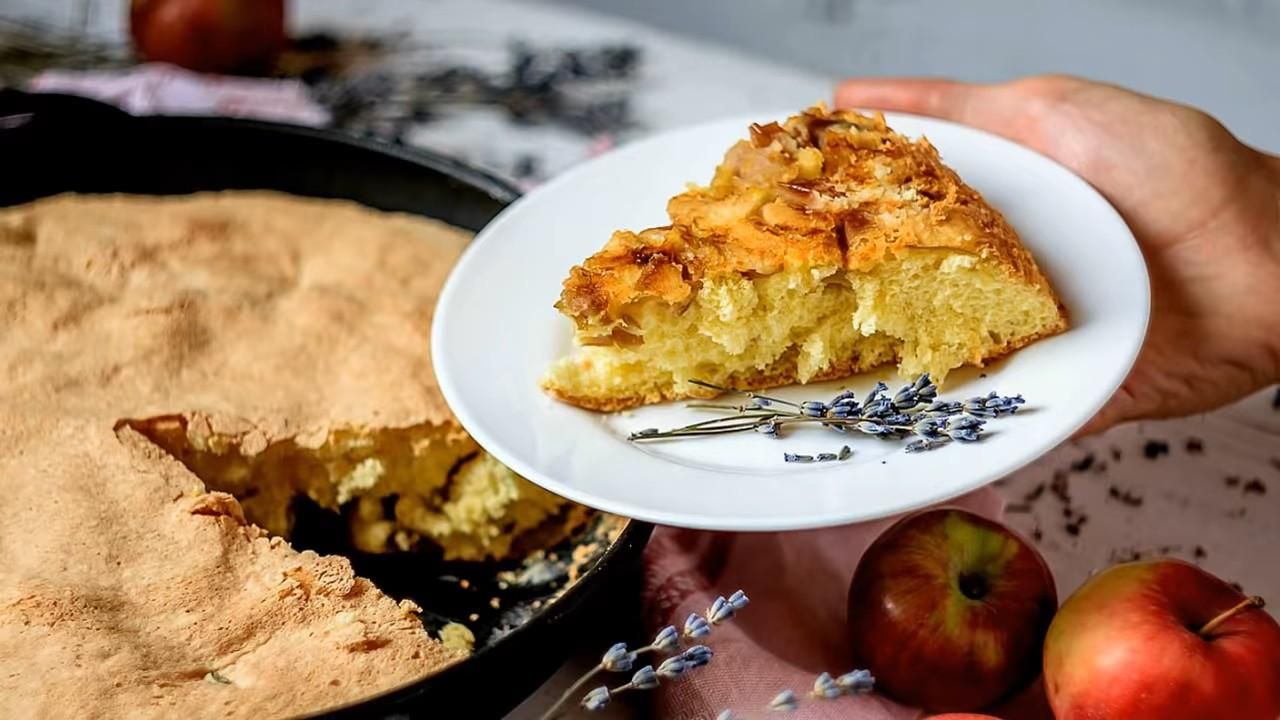 Рецепт шарлотки з яблуками - фото 1