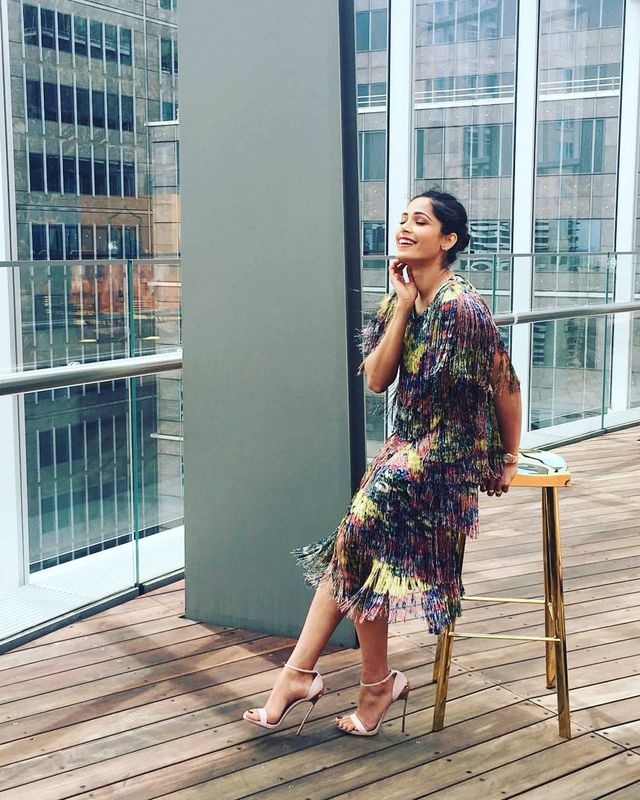 Найгарячіші образи Фріди Пінто за всю кар'єру: добірка фото іменинниці (18+) - фото 480317