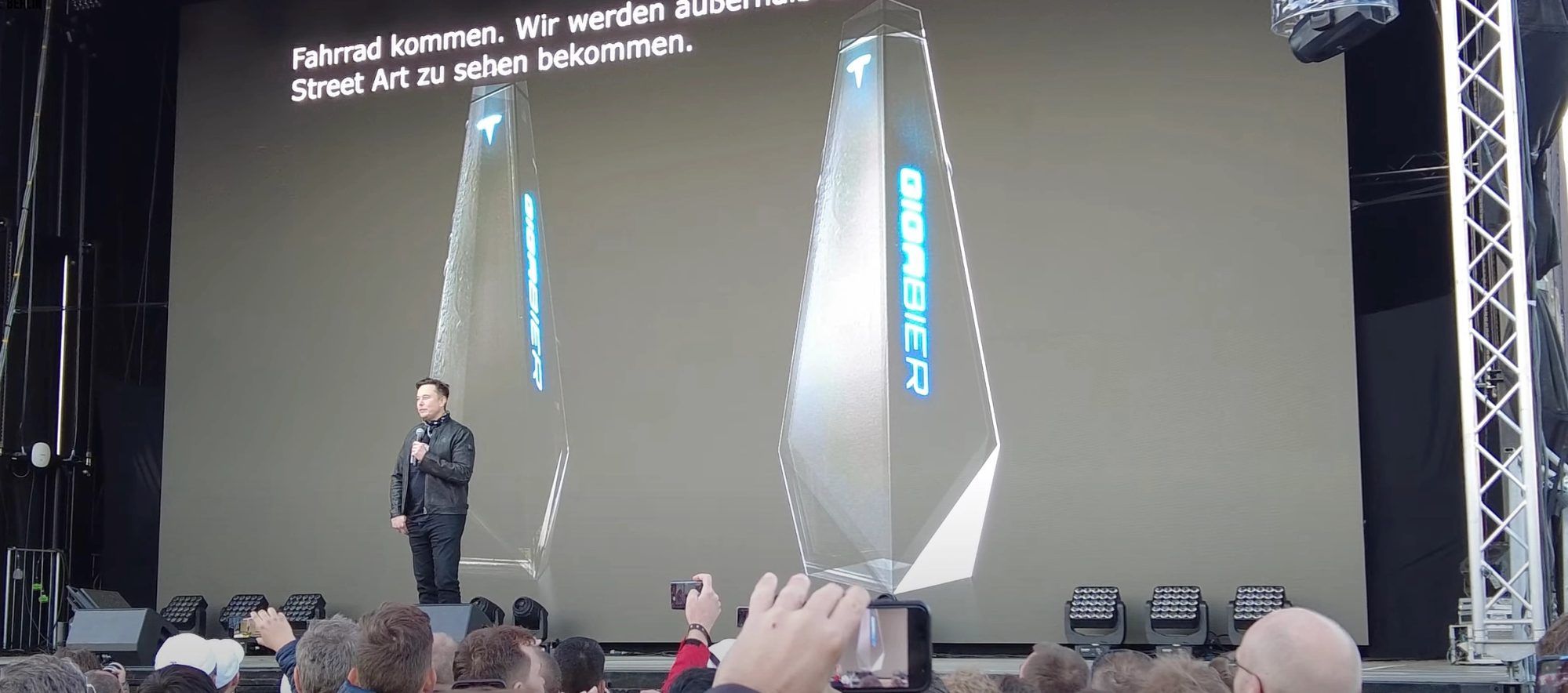 Tesla випустить власне пиво GigaBier: пляшка буде у стилі пікапа Cybertruck - фото 1