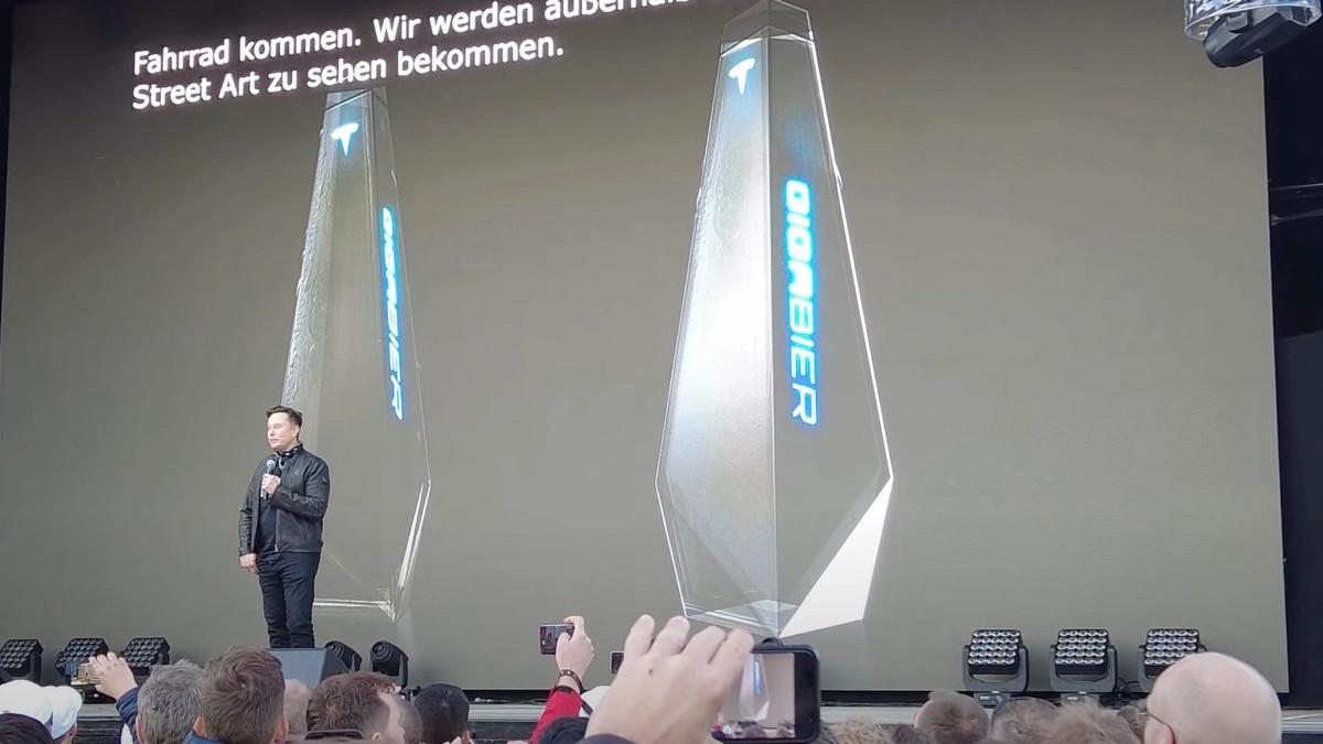 Tesla випустить власне пиво GigaBier: пляшка буде у стилі пікапа Cybertruck - фото 1