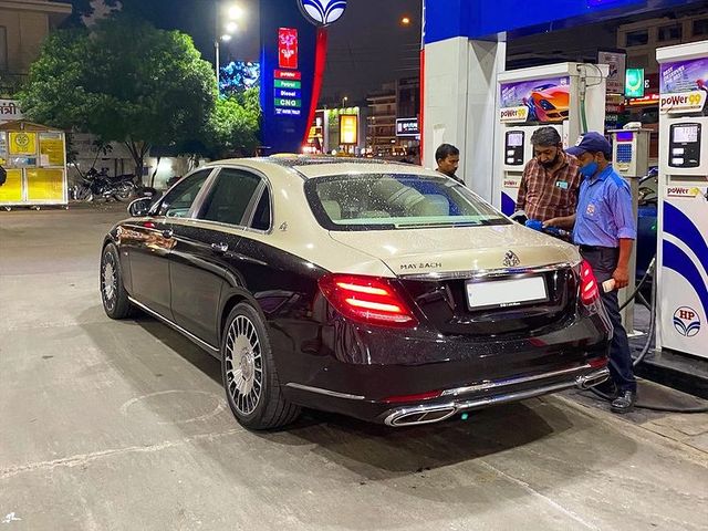 Mercedes-Benz E-класу перетворили у розкішний Maybach лише за тисячу доларів: фотофакт - фото 480425