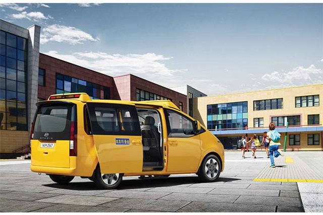 Мінівен Hyundai Staria перетворили у компактний шкільний автобус - фото 480459