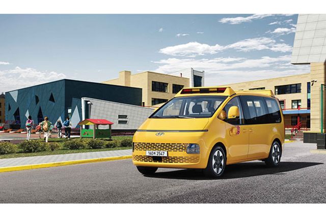 Мінівен Hyundai Staria перетворили у компактний шкільний автобус - фото 480460