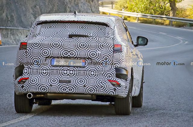Новий Renault Kadjar сфотографували під час тестів: авто виглядає більш спортивно - фото 480531