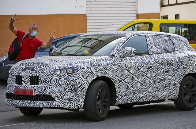 Новий Renault Kadjar сфотографували під час тестів: авто виглядає більш спортивно - фото 480532
