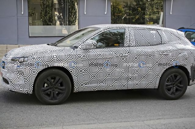 Новий Renault Kadjar сфотографували під час тестів: авто виглядає більш спортивно - фото 480533