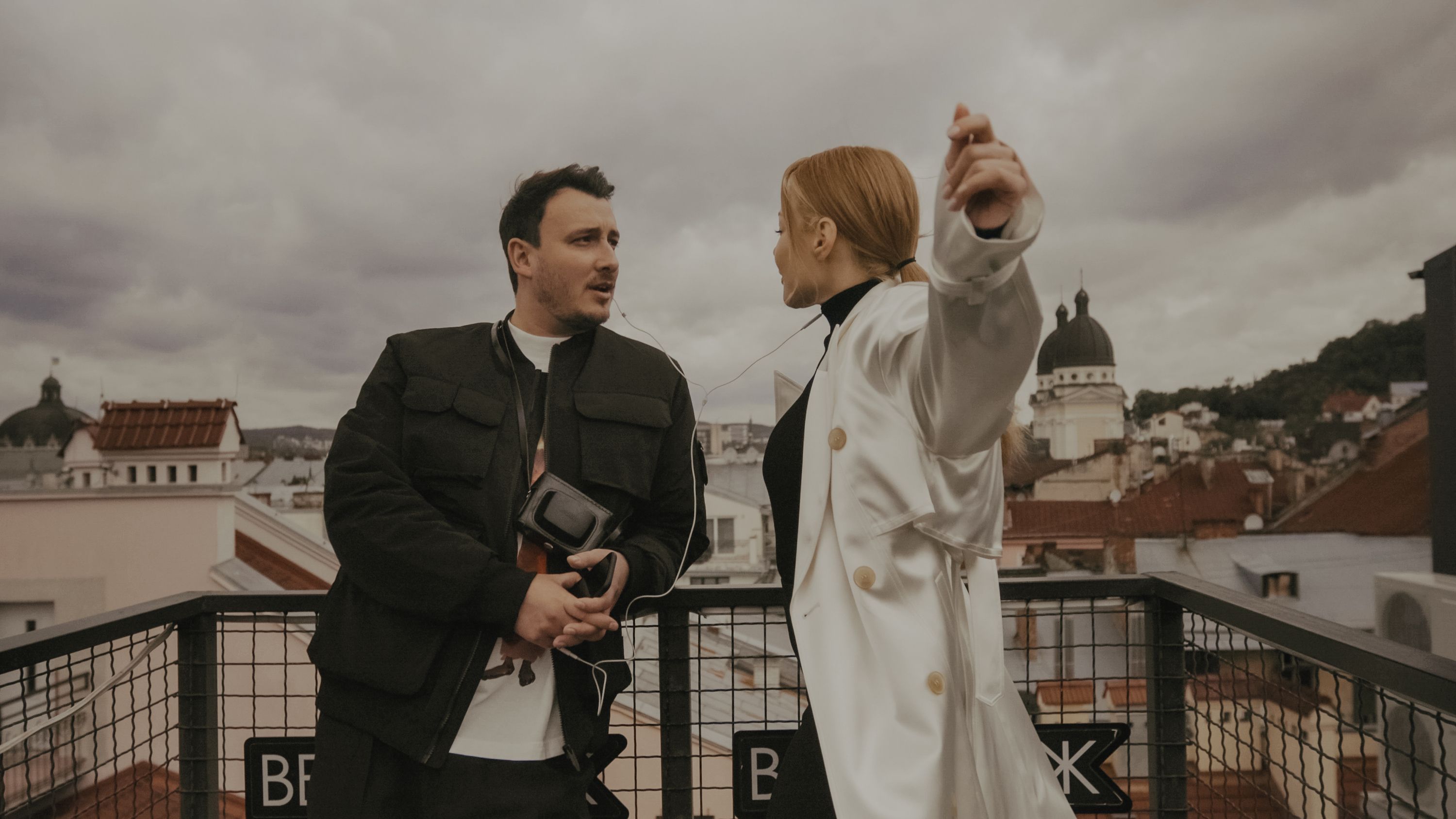 Ангели все знають: Тіна Кароль та Ivan NAVI знялися у романтичному кліпі у Львові