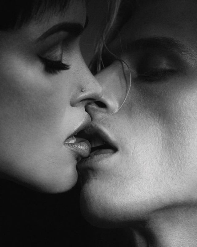 Без білизни: Меган Фокс зі своїм бойфрендом знялися у провокаційній фотосесії - фото 480540