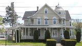 У США продають будинок, у якому відбувалися дії серіалу Сабріна – юна відьма: фото