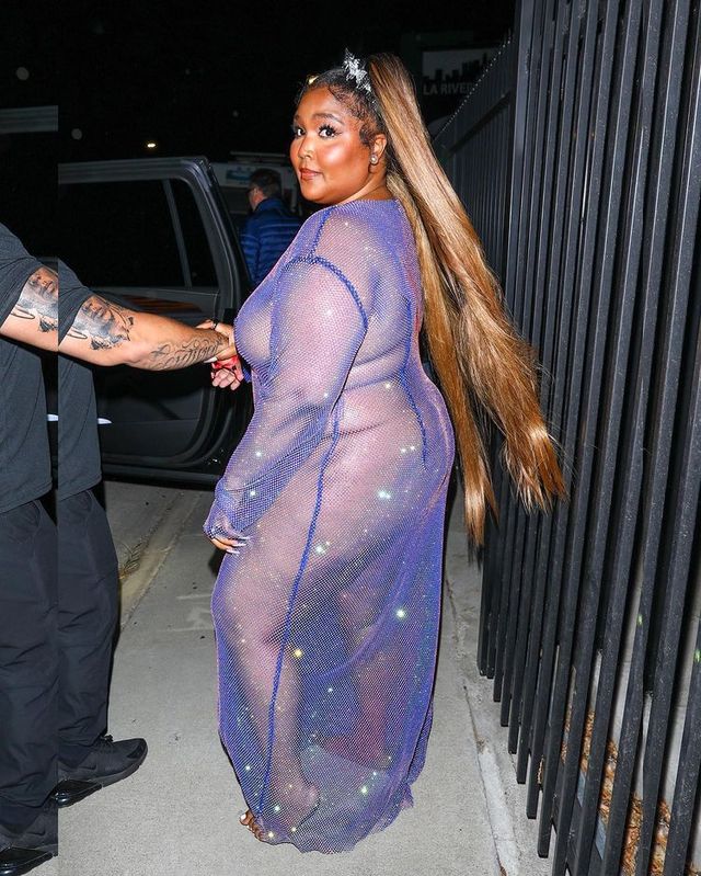 Пишнотілу реперку Lizzo розкритикувала за 'голе' вбрання: сміливі фото - фото 480732