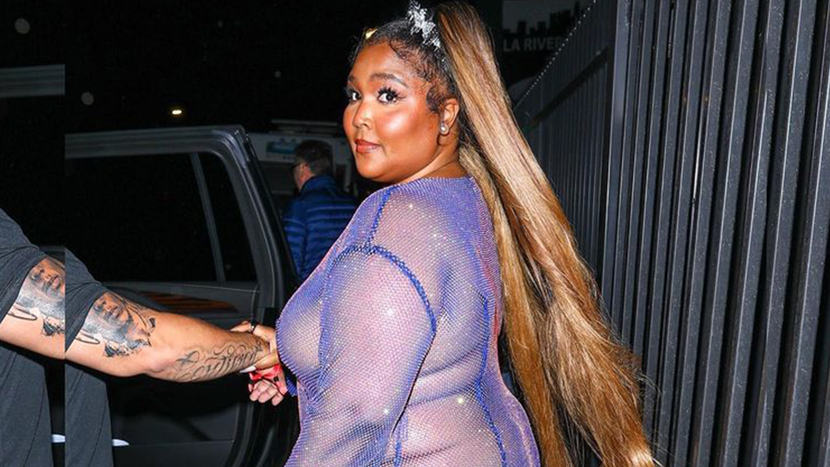 Пишнотілу реперку Lizzo розкритикувала за "голе" вбрання: сміливі фото