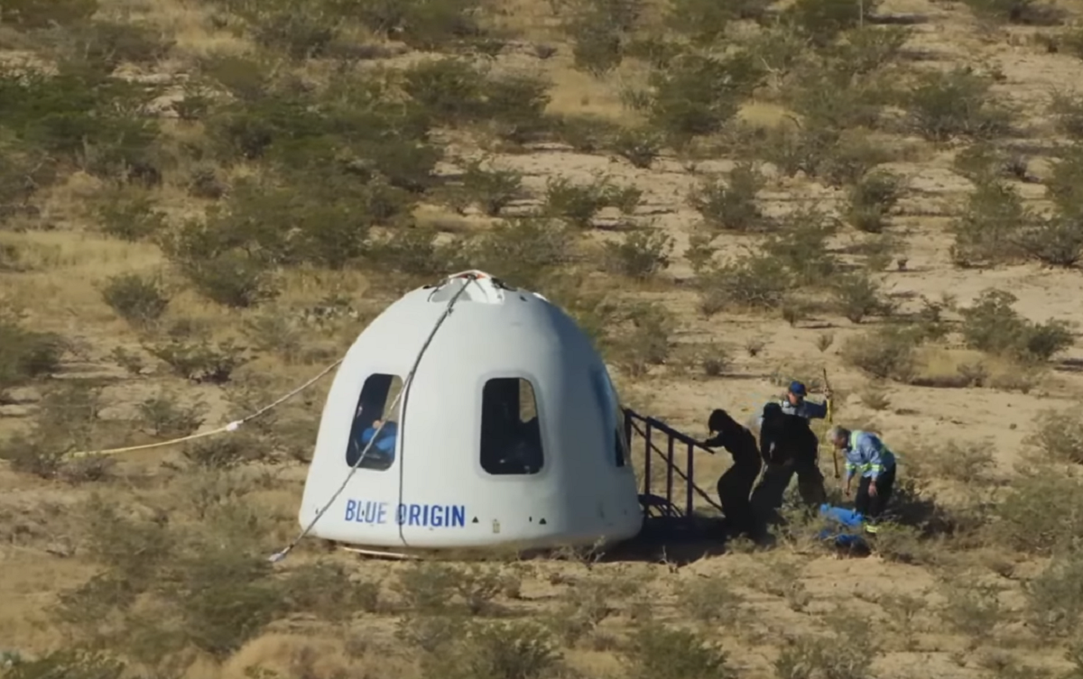 Корабель BlueOrigin з туристами приземлився після другого цивільного польоту у космос