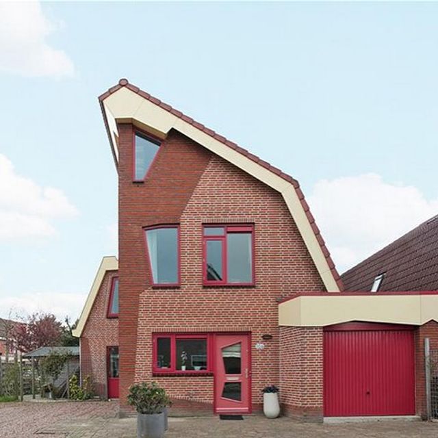 Жахливі будинки у Нідерландах, які викликають подив: яскраві фото - фото 480805