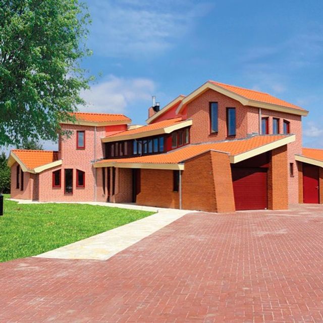 Жахливі будинки у Нідерландах, які викликають подив: яскраві фото - фото 480815