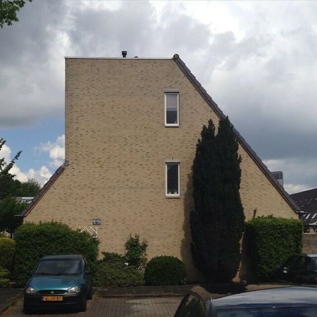 Жахливі будинки у Нідерландах, які викликають подив: яскраві фото - фото 480823