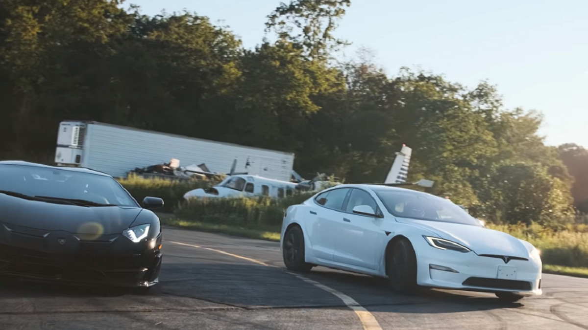 Найпотужніша Tesla Model S позмагалася з суперкаром Lamborghini Aventador: відео - фото 1