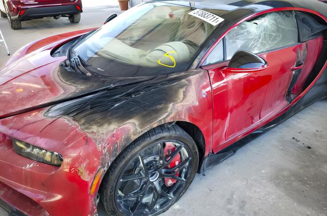 Згорілий Bugatti Chiron продають за 'смішні' гроші - фото 480850