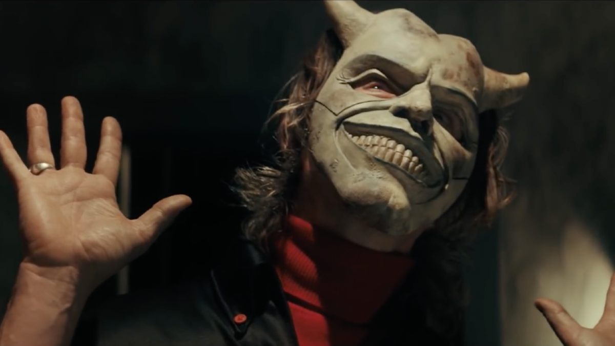 Чорний телефон: Ітан Хоук постав в образі божевільного маніяка-викрадача