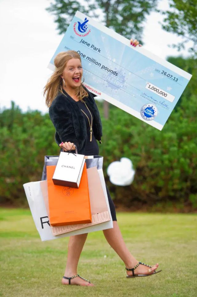 Дівчина виграла лотерею і витратила гроші на пластику: як вона виглядає після перевтілення - фото 480961