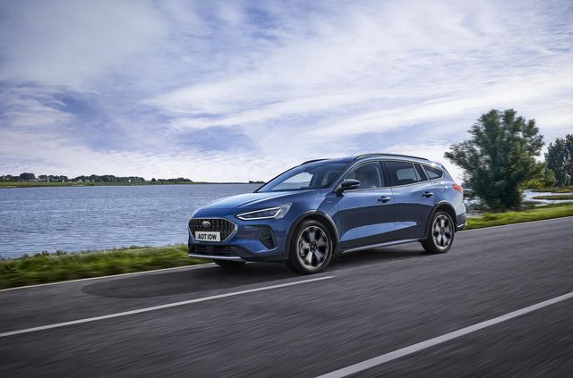 Новий дизайн і перероблений інтер'єр: Ford представив оновлений Focus - фото 481008