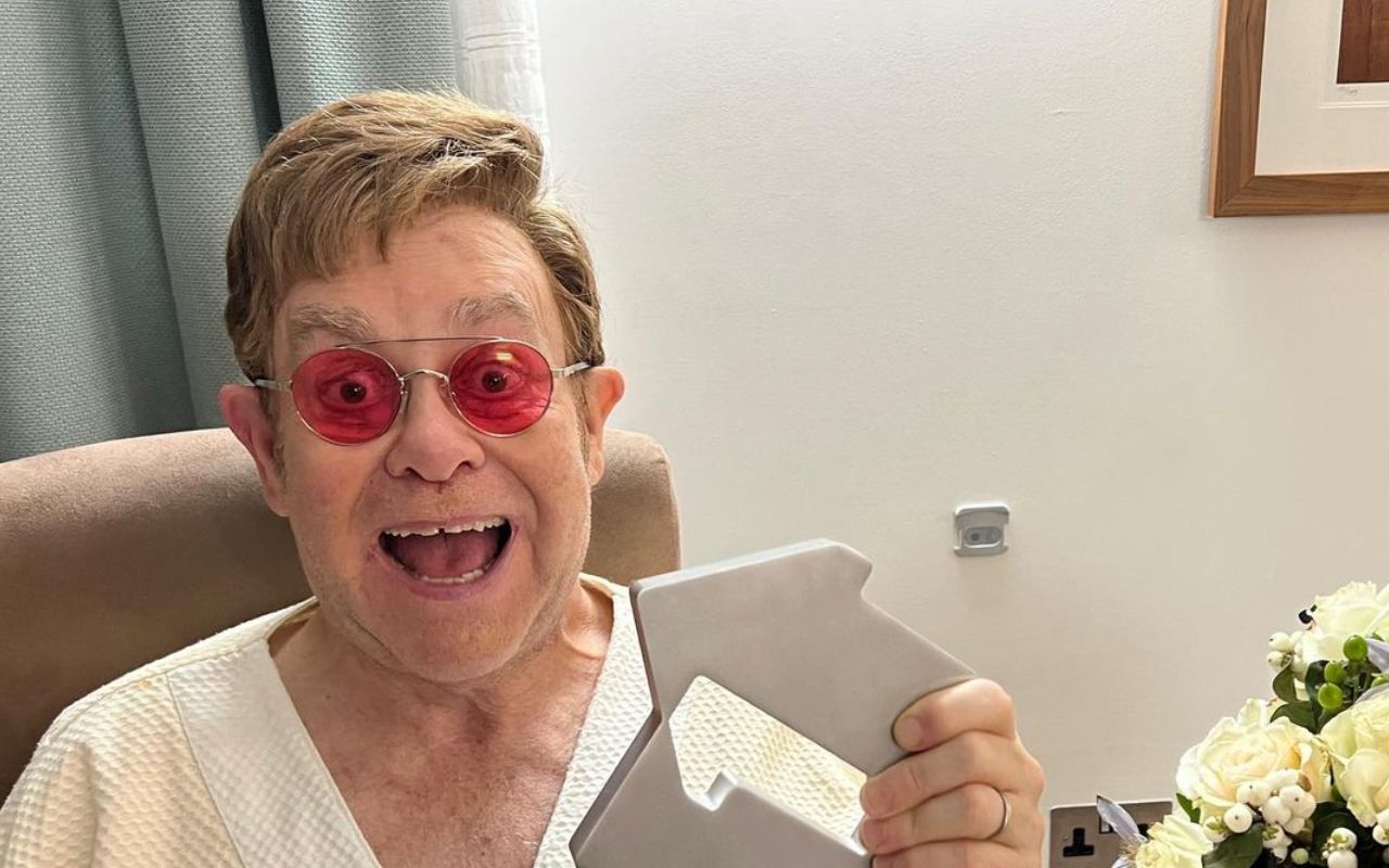 Елтон Джон очолив британські чарти - фото 1