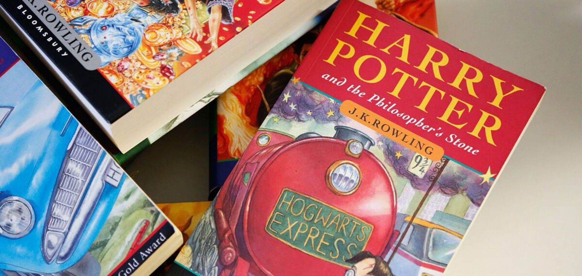Гаррі Поттер продав перший екземпляр книги "Гаррі Поттер і філософський камінь"