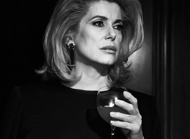 Найгарячіші образи Катрін Деньов за всю кар'єру: добірка фото іменинниці (18+) - фото 481153