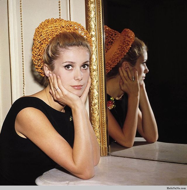 Найгарячіші образи Катрін Деньов за всю кар'єру: добірка фото іменинниці (18+) - фото 481163