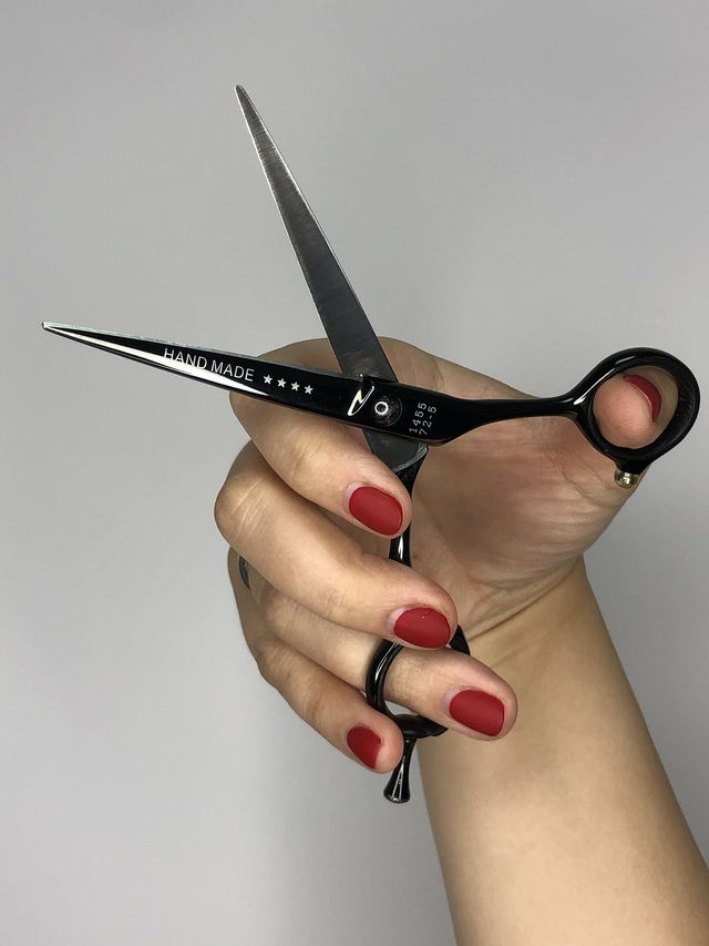 Місячний календар стрижок на листопад 2021: дні, коли стригти волосся - фото 481520