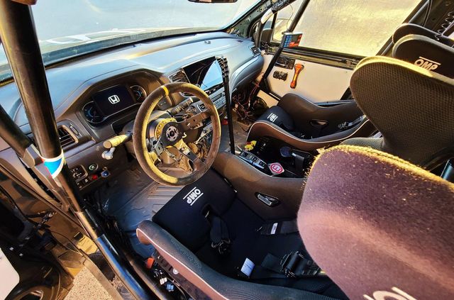 Цей Honda Passport перетворили на потужний ралі-кар - фото 481537