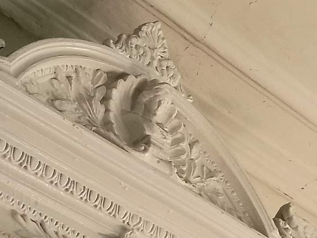 У покинутому будинку Чорнобиля знайшли старовинний камін: фотофакт - фото 481677