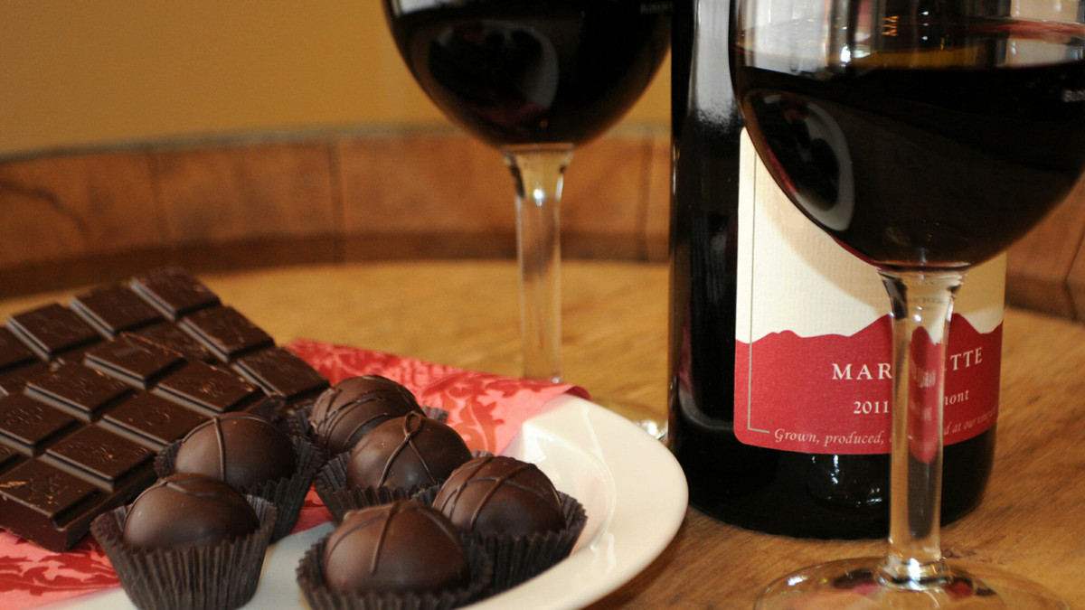 Червоне вино і гіркий шоколад - фото 1