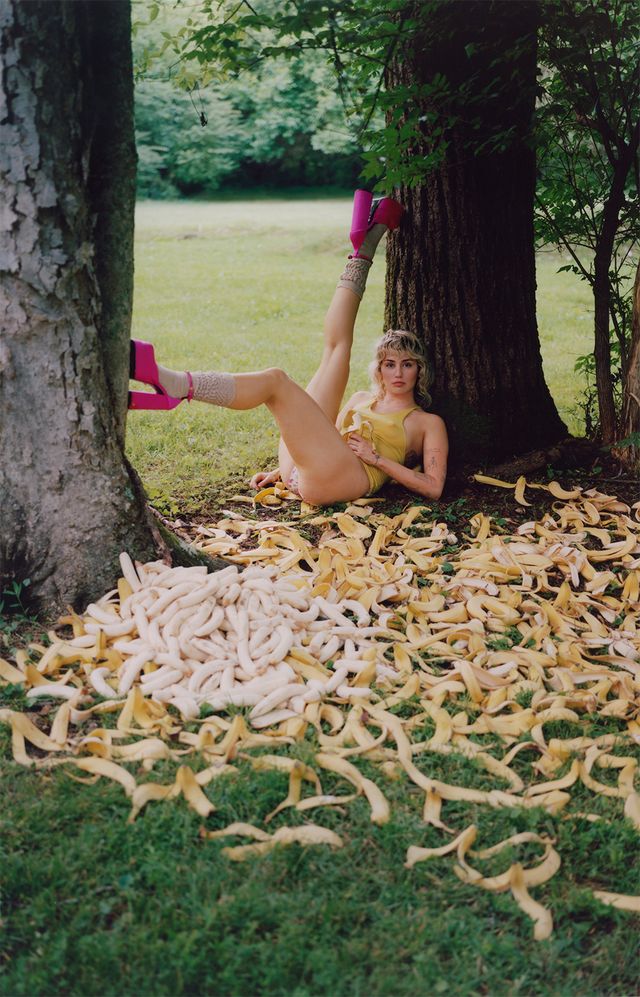 Майлі Сайрус знялася топлес для журналу Interview: гарячі фото - фото 481797