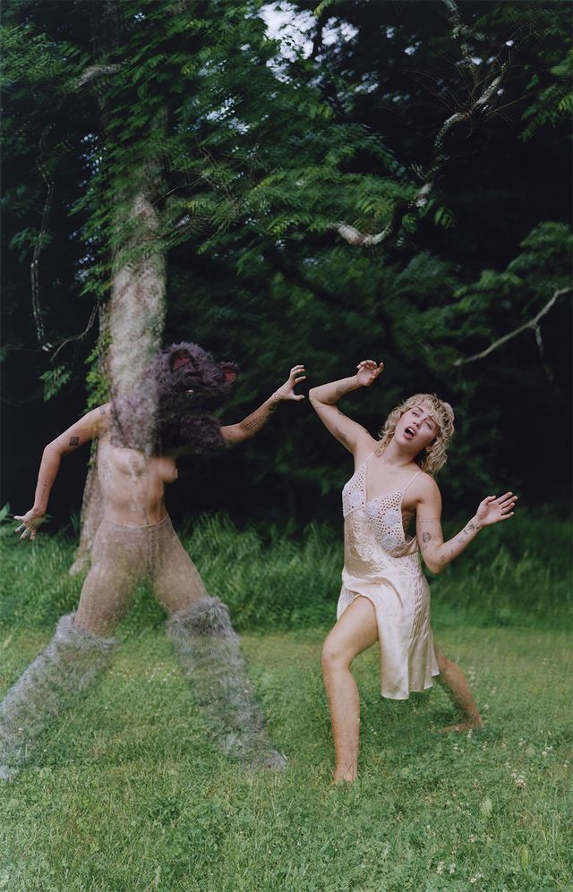 Майлі Сайрус знялася топлес для журналу Interview: гарячі фото - фото 481800