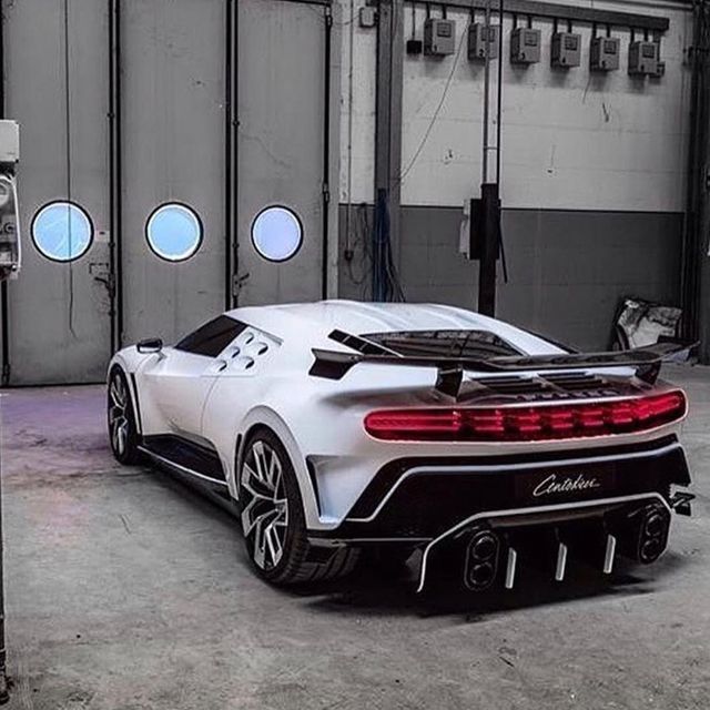 Кріштіану Роналду купив собі ультрарідкісний Bugatti за 10 мільйонів євро: фото - фото 481876