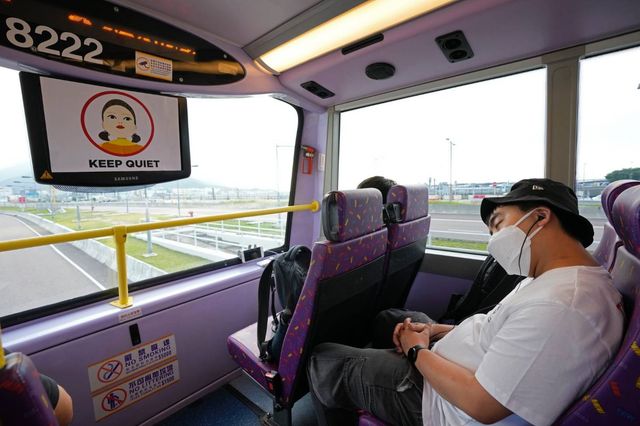 У Гонконзі запустили 5-годинний автобусний маршрут для тих, хто хоче виспатися - фото 481886