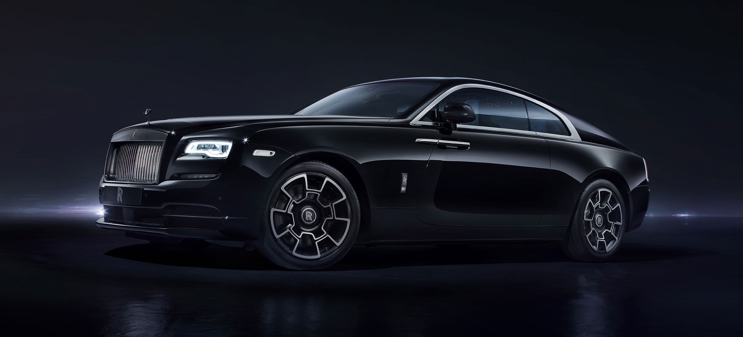 Rolls-Royce Ghost отримає бунтарську версію Black Badge